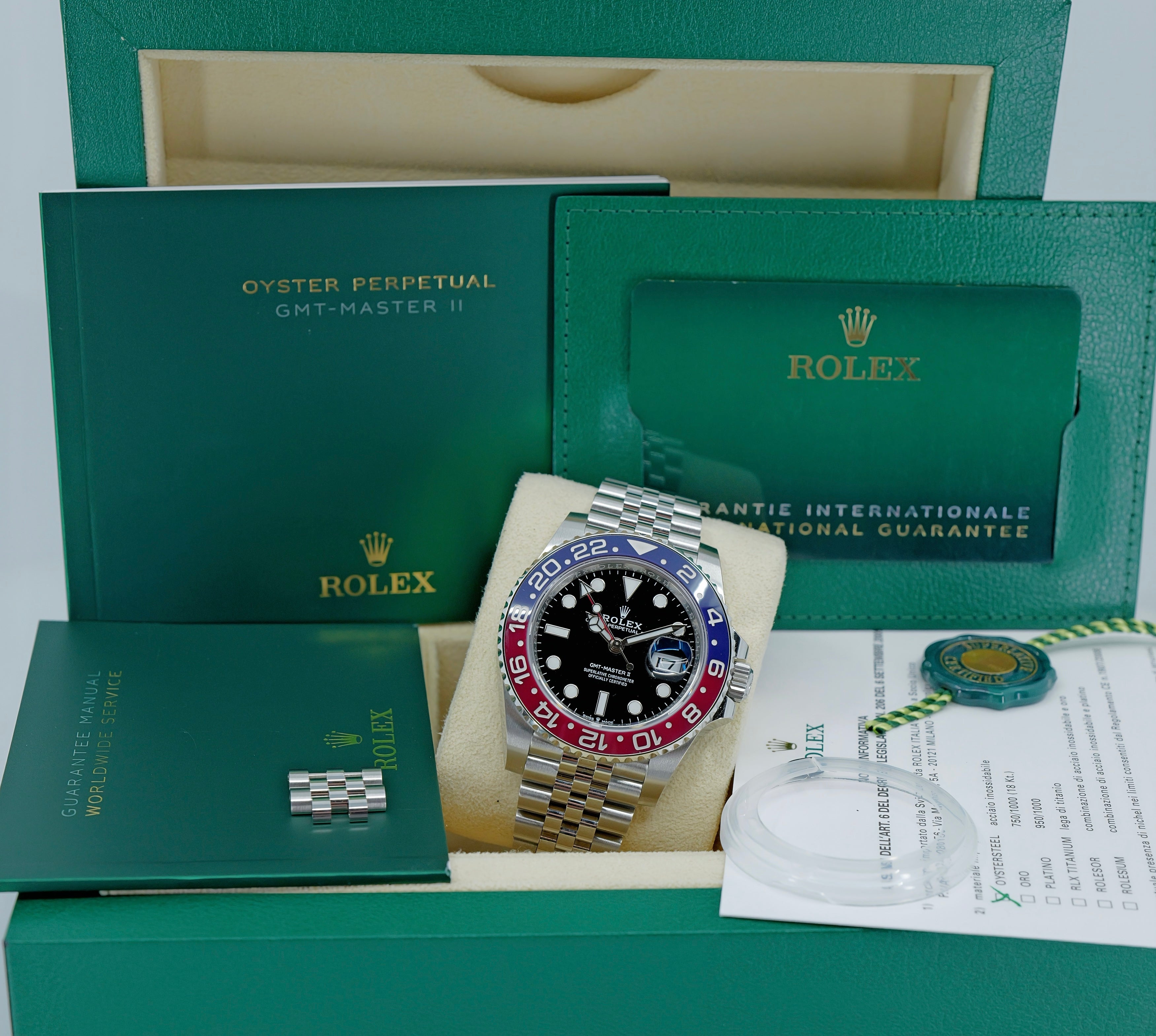 ROLEX GMT-MASTER II 126710BLRO "Pepsi"