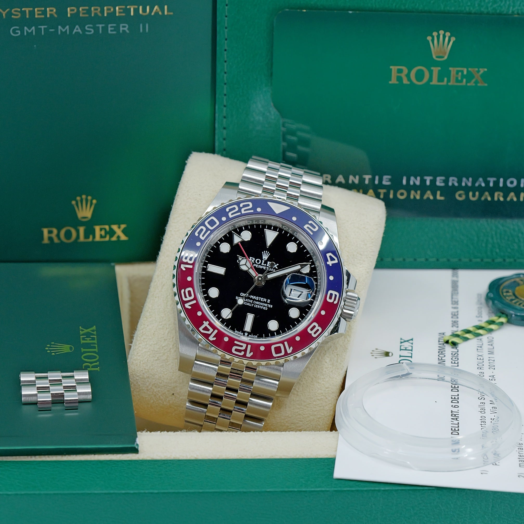 ROLEX GMT-MASTER II 126710BLRO "Pepsi"