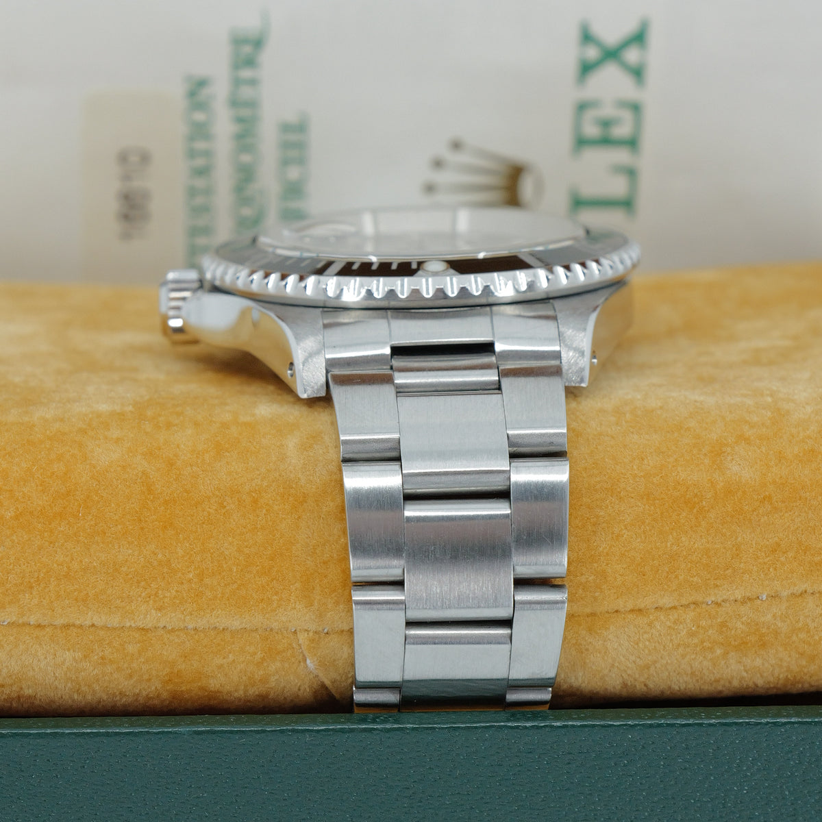 ROLEX SUBMARINER DATE 16610LN – 2000 – FULL SET